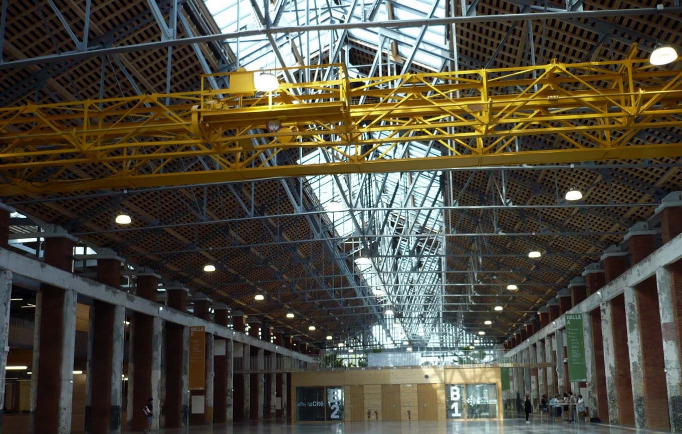 Le nouveau profil intérieur des Halles industrielles Latécoère, à Toulouse, transformées en équipement public au service des entreprises innovantes.  